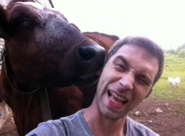 12. "Sen chiroylivekansan! Ertaga kirasanmi?"