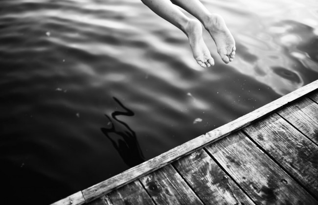 Uxlab yotgan qizni yechintirib siktiring.