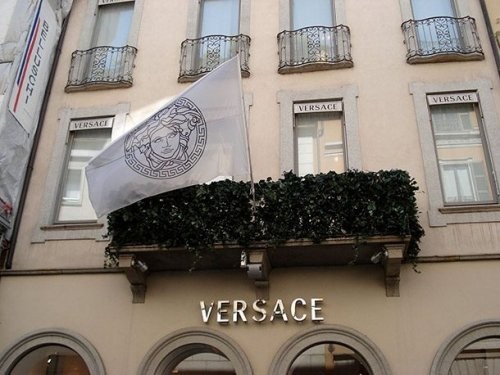 21. Versace