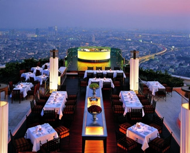 Lebua Hotel mehmonxonasining tomidagi bar, Bankok shahri, Tailand Qirolligi