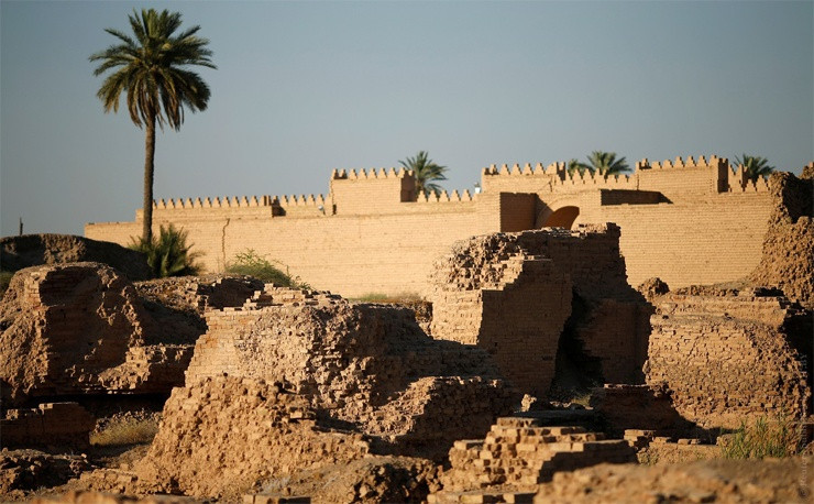 7. Bobil devorlari
