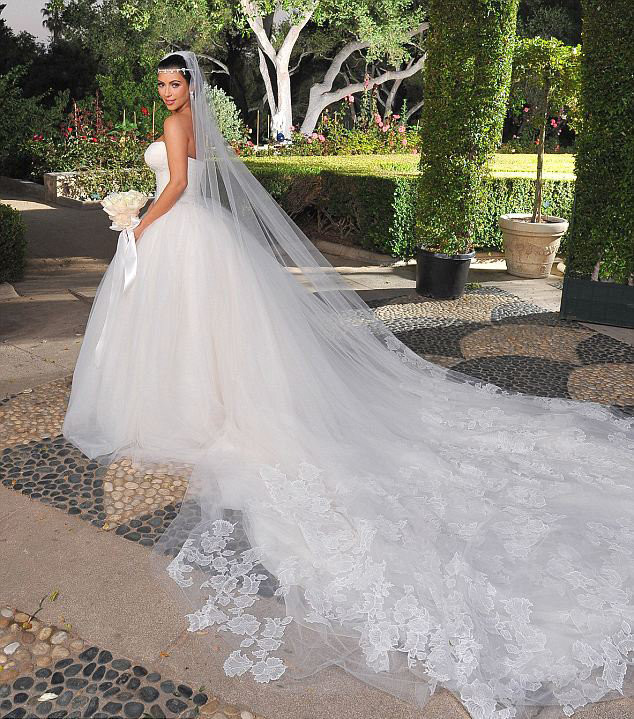 Kim Kardashyan to‘y ko‘ylagi, 0,4 million dollar