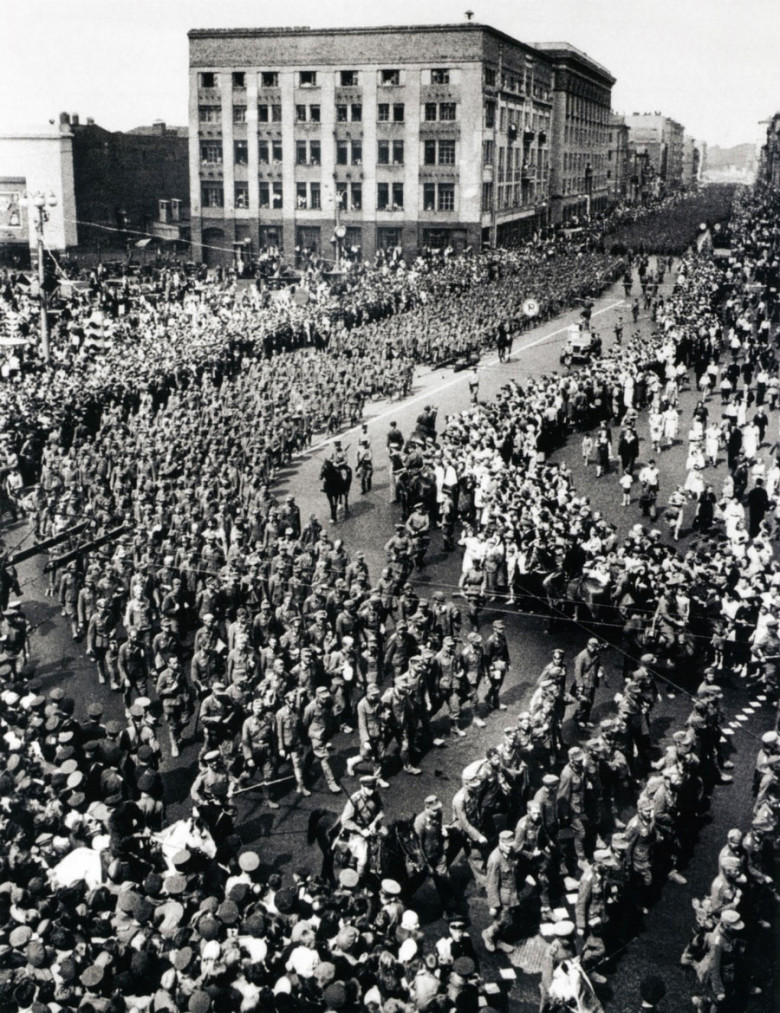 Nemis harbiy asirlarining Moskvadan o’tishi. 1944 yil, 17 iyul