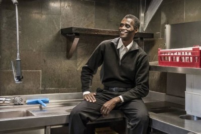 Mashhur daniyalik restoran sohibi idish yuvuvchi xodimini o'z hamkoriga aylantirdi