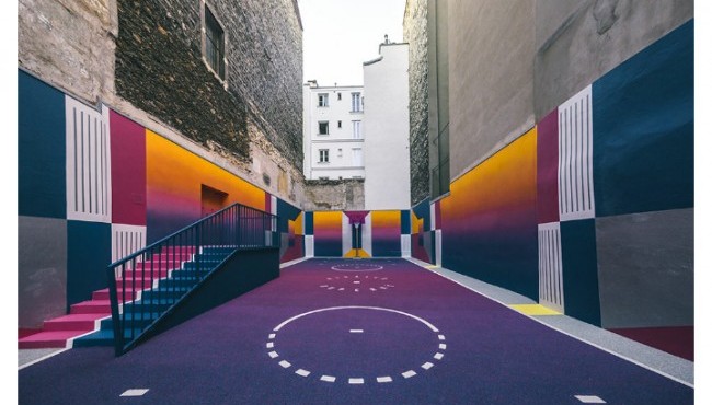 Virtual bo'lib tuyuluvchi basketbol maydoni