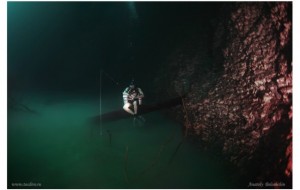 Meksikadagi okean tubi bo'ylab oqadigan g'ayritabiiy suv osti daryosi