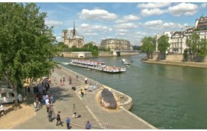 Parijning aholisi Senaning qirg'ogida 