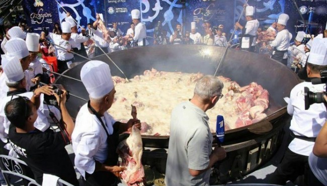 Qiziqarli ma’lumot: “O’zbegim” festivali qoshida tayyorlangan “shoh-palov” Ginnessning rekordlar kitobidan joy oldi