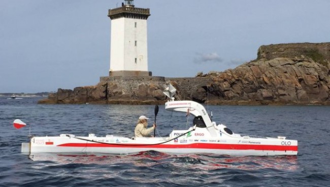 Qiziqarli dunyo: Eshkaklarni quriting: Polshalik nafaqaxo’r Atlantikani baydarkada 100 kundan ortiq vaqtda suzib, kesib o’tdi.