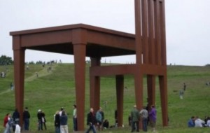 Odatiy buyumlarning bahaybat ko’rinishi sizni hayratga soladi