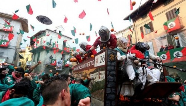Italiyada apelsinlar jangi bo’lib o’tdi: Bunday tomoshani hali hech bir yerda ko’rmagansiz!