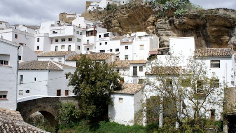 Setenil-de-las-Bodegas – qoya ichidagi shahar