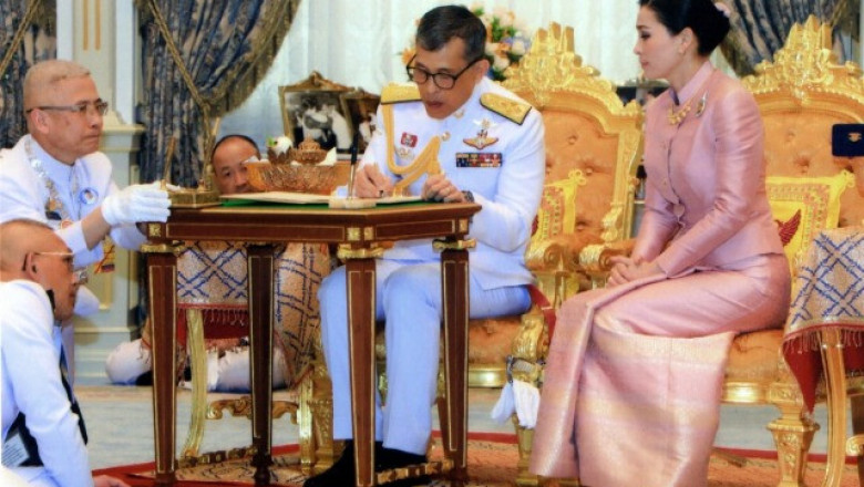 Tailand qiroli uylandi: Uning rafiqasi general!