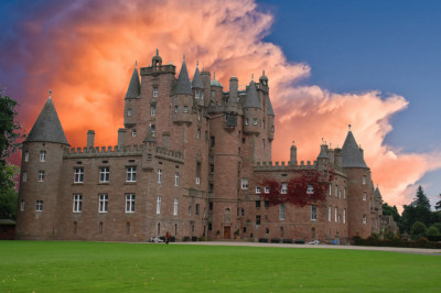 Arvohlar to‘lib-toshgan eng mashhur saroylar