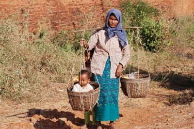 Muhabbatning tili va millati bo‘lmaydi: Dunyo onalarining farzandga bo‘lgan mehri aksi