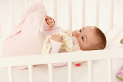 Chaqaloq uchun yotoq tayyorlashda nimalarni hisobga olish kerak?