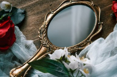 Oliynasab kishilar buyumi – ko’zgu tarixi