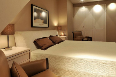 Derazasiz xonani qanday qilib yorqin qilish mumkin? Bu borada interyer mutaxassislarining maslahatlari